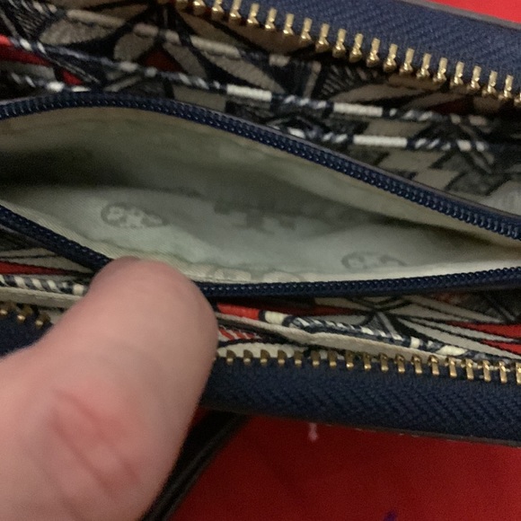 Tory Burch Kerrington Leather Wristlet - Picture 8 of 11